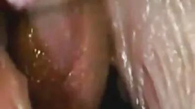 Pussy Cumshot. ម៉ាស្សាជាមួយ tits ធំ.