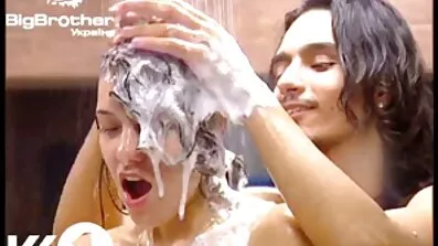 ឆ្មាំសន្តិសុខ fucks ចោរចូលលួច Lil Gl