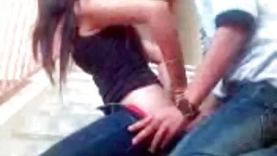 ទីណាទីណា:dildo ក្នុង pussy និងរំញ័រក្នុង clit។