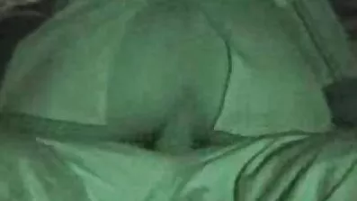 Stretch pussy របស់នាងជាមួយនឹងការដ៏ធំមួយខ្មៅជល់។