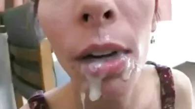 បាក់សែប៍នថើបខ្លាំងនិង fucks ភាពស្រស់ស្អាតមួយ.