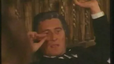 Tits ធំនិង pussy បានជួយសម្រស់ទទួលបានការងារ.