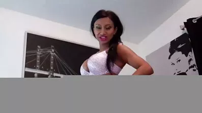 Brunette fucked ដោយជាតិខ្លាញ់មួយផងដរ.