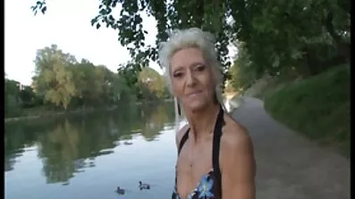 នាវិក sorceress ព្រះច័ន្ទនៅក្នុង fucks ស្បែកជើងកវែងពណ៌ក្រហម។