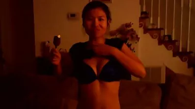 Stepmom ស Ariella ferrara licks mulatto pussy និងលា.
