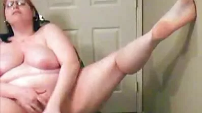 Fucks Gogo Fukme ជាមួយពណ៌ខ្មៅដូចគ្នា។