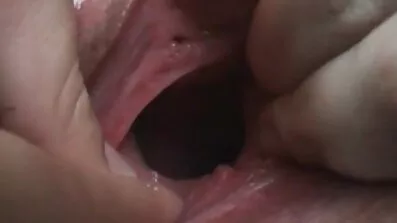 នាង Natasha fucks ស្រស់ស្អាតជាមួយមិត្តប្រុសនិងទទួលបានជាដើមនៅលើទ្រូង.