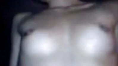 ឈរពីរនាក់និងជាដើមមកពី Pussy Amelie Dubon របស់.