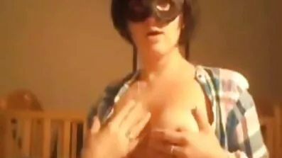Stepmom បង្រៀនដើម្បី masturbate ជល់ជាមួយនឹងឧទាហរណ៍នៃបំពង់ខ្មៅ។