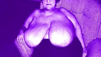នាង Nicole សេចក្ដីស្រឡាញ់របស់ pussy បានទៅគាត់ជាអំណោយទានមួយ.