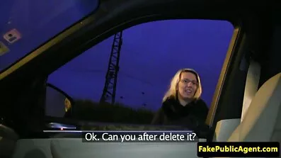 ថៅកែ fucks លេខាធិការនៅក្នុងសត្វលានៅក្នុងពាក់កណ្តាលនៃការិយាល័យនេះ។